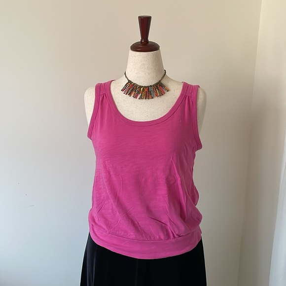 LOFT Set of 2 Zip Back Tanks - Size M - Picture 2 of 13